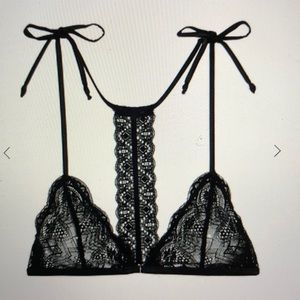 LOVE STORIES LACE BRALETTE